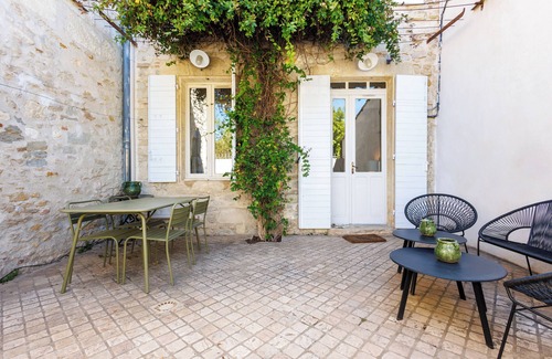 Villeneuve-les-Avignon House | Maison de la Chartreuse - Welkeys