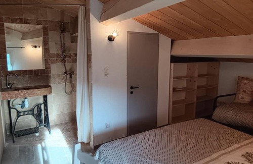 La Rochegiron Bed & Breakfast | Maison D'hôtes en Provence, à la Campagne Avec Chambres et Espaces Communs