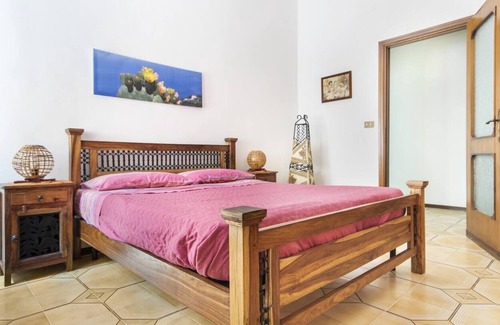 Montegrappa Apartment | Maison d'Orleans air-conditioned apartment