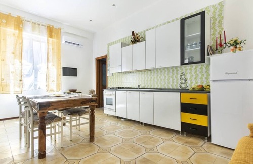 Montegrappa Apartment | Maison d'Orleans air-conditioned apartment