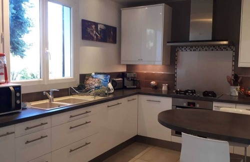 Plaisir House | Maison Dans Domaine Privé Avec Piscine et Tennis Proche de Versailles et Paris