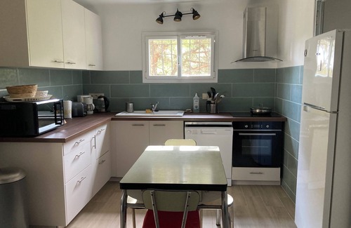 Ramatuelle Apartment | Maison Dans la Verdure, rte de L'escalet F3 Véranda Jardin-1er Étage Indépendant