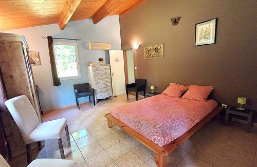 Le Poet-Laval House | Maison dans parc arboré