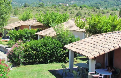 Grospierres House | Maison de 2 chambres avec piscine partagee jardin amenage et wifi a Grospierres