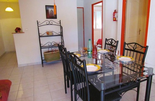 Grospierres House | Maison de 2 chambres avec piscine partagee jardin amenage et wifi a Grospierres