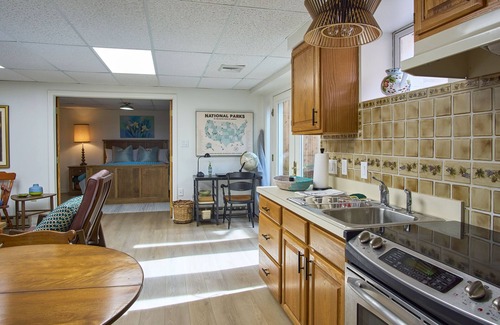 State College House | MAISON de BLUE et BLANC, Luxury Renovated Home, Close to Beaver Stadium.n