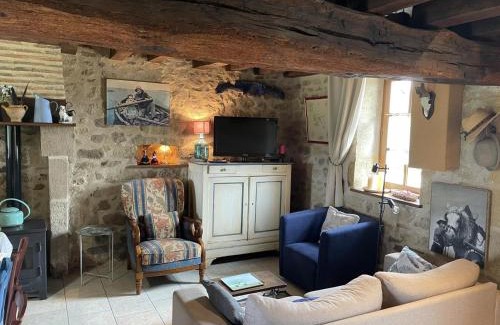 Bourbon-l'Archambault House | Maison de campagne avec pêche incluse et animaux admis - FR-1-489-293