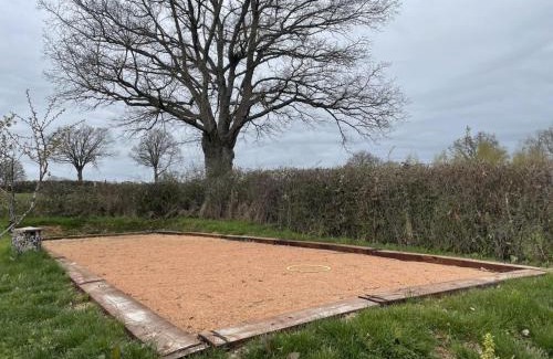 Bourbon-l'Archambault House | Maison de campagne avec pêche incluse et animaux admis - FR-1-489-293