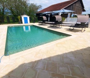 Savignac-sur-Leyze House | Maison de Campagne 4 places, avec Piscine et Jacuzzi