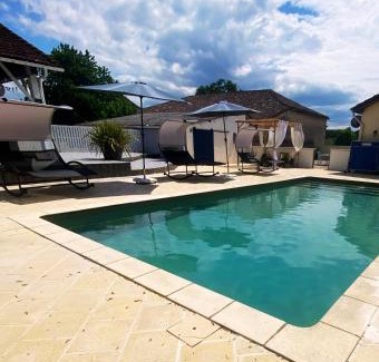 Savignac-sur-Leyze House | Maison de Campagne 4 places, avec Piscine et Jacuzzi