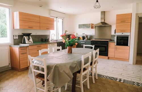 Semur-en-Vallon House | Maison de Campagne Entre Champs et Forêts