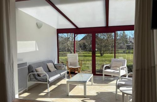 Commes House | Maison de campagne lumineuse spacieuse dans impasse au calme a proximité d'un chateau deux vérandas grand jardin cabane pour vélos, pres Port en Bessin et Bayeux, proche plages du débarquement