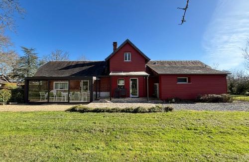Commes House | Maison de campagne lumineuse spacieuse dans impasse au calme a proximité d'un chateau deux vérandas grand jardin cabane pour vélos, pres Port en Bessin et Bayeux, proche plages du débarquement