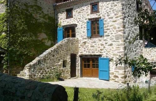 Villeneuve-dʼAllier House | Maison de caractère avec terrasse à 300m de l'Allier, idéale pour pêche, détente et activités familiales - FR-1-582-208