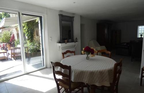 Corseul House | Maison de caractère à Corseul, jardin et piscine