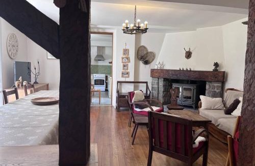 Cauterets House | Maison de charme 5 chambres, jardin central à Cauterets - FR-1-812-133