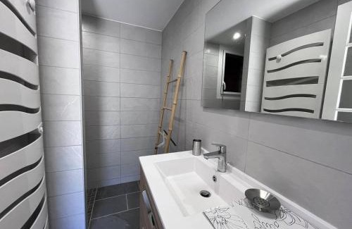 Cauterets House | Maison de charme 5 chambres, jardin central à Cauterets - FR-1-812-133