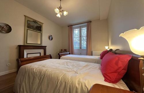 Lurcy-Levis House | Maison de charme avec jardin et terrasse, village pittoresque - FR-1-489-556