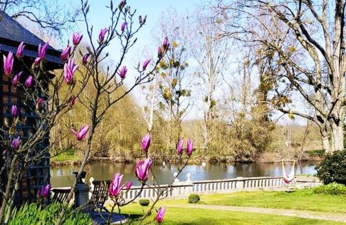 Seiches-sur-le-Loir Villa | Maison de famille de charme en pleine nature en bord de rivière à 20 min d'Angers