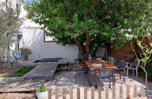 La Rochelle House | Maison de Famille Avec Jacuzzi et Piscine