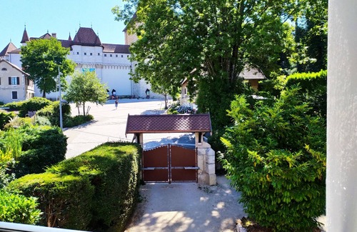 Annecy Old Town Apartment | Maison de Famille - Appartement JARDIN SEMNOZ