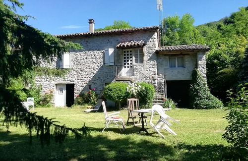 Valgorge House | Maison de Famille Dans Parc de Verdure