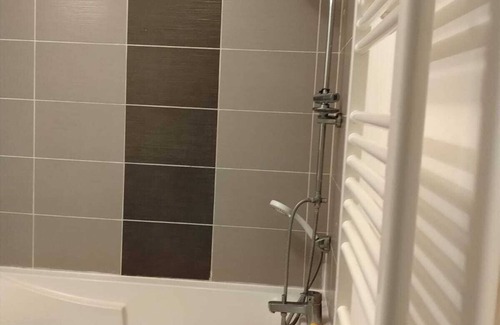 Saint-Denis-les-Bourg Apartment | MAISON DE L'EXCELLENCE 3 BEDROOMS