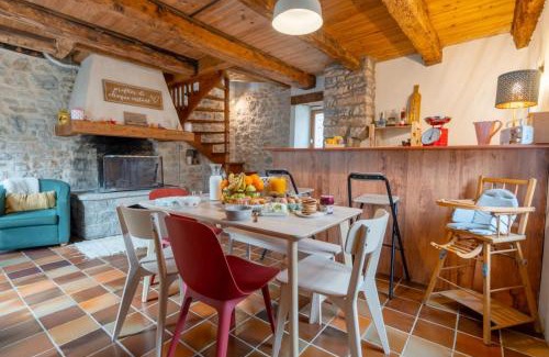 Sainte-Eulalie-de-Cernon House | Maison de village au cœur des remparts