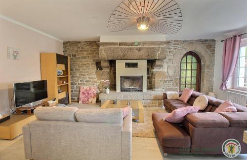 Plenee-Jugon House | Maison de la ville-j