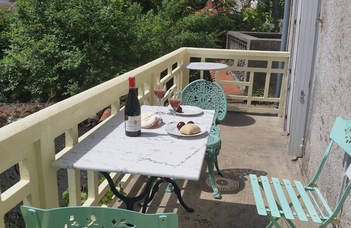 Bellac House | Maison de Lavande Newly renovated town house, to high standard with fab views.