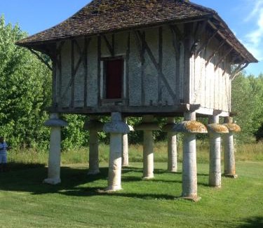 Eymet House | Maison de LOlivier, Beautiful Townhouse with Private courtyard