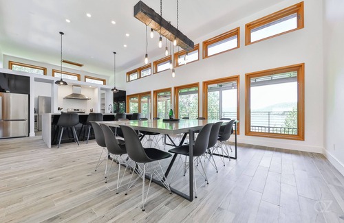 Saint Come Ski Chalet | Maison de luxe spacieuse au bord du Lac Clair, avec grande terrasse et plage.