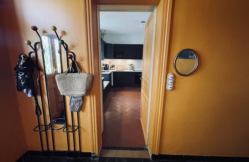 La Creche House | Maison de Maître Chaleureuse