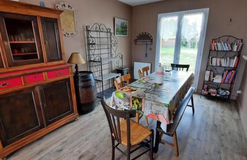 La Roche-Posay House | Maison de plain-pied avec jardin clôturé, proche Thermes St Roch - 3 chambres, WiFi, cuisine équipée - FR-1-541-46