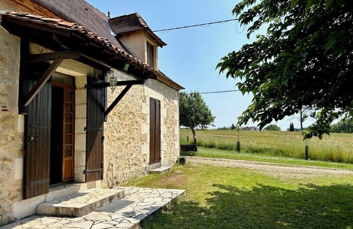 Bergerac House | Maison de Style Périgourdine Entourée de 6 Hectares de Prairies