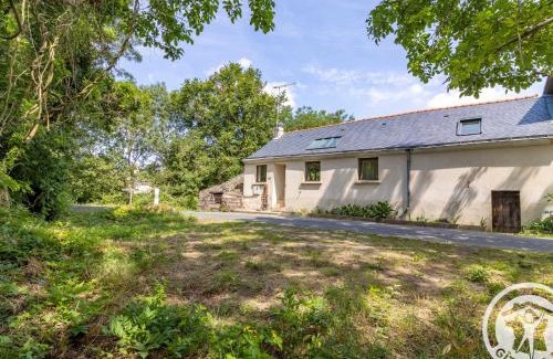Chalonnes-sur-Loire House | Maison de Vacances Rénovée sur l'Île Fluviale de Chalonnes, Terrasse, BBQ, Prêt de Vélos - FR-1-622-61