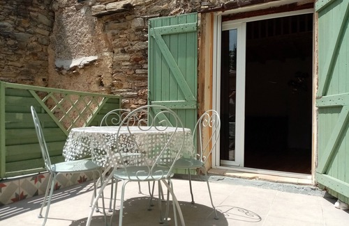 Cabrieres House | Maison de Village de 72 m² Avec Terrasse au Coeur de L'hérault
