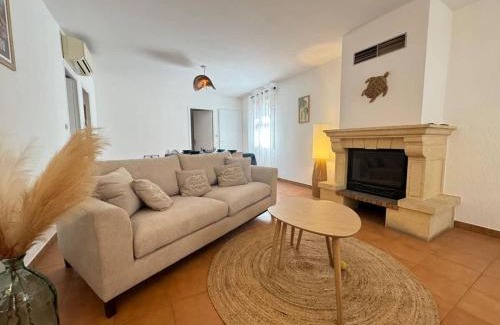 Colombiers House | Maison de Village Pres du Canal