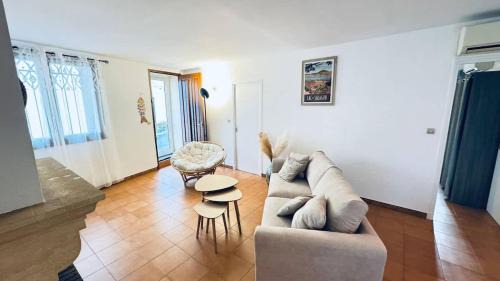 Colombiers House | Maison de Village Pres du Canal