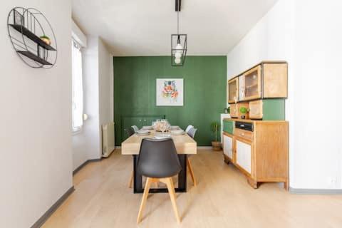 Lourdes Apartment | MAISON DE VILLE AVEC GARAGE ET TERRASSE