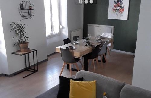 Lourdes Apartment | MAISON DE VILLE AVEC GARAGE ET TERRASSE