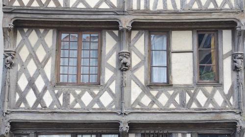 Blois House | Maison des Acrobates