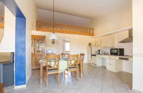 Ouveillan House | Maison des papillons
