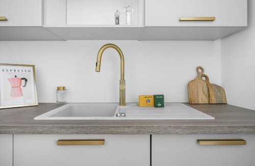 Evreux Apartment | Maison Douceur Appart 2 chambres jardin parking Wifi proche centre Evreux