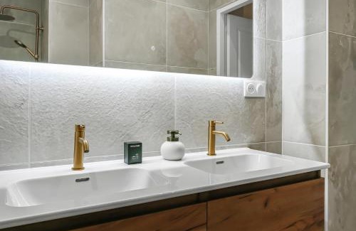 Evreux Apartment | Maison Douceur Appart 2 chambres jardin parking Wifi proche centre Evreux