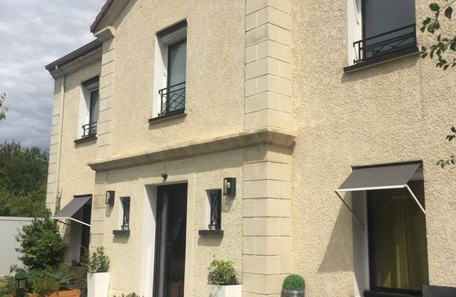 Dammartin-en-Goele House | Maison du bonheur with seasonal heated pool