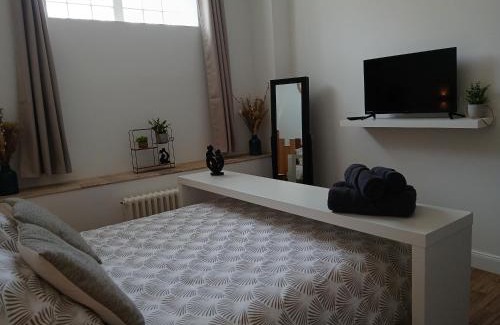 Le Pin Apartment | Maison du Bonheur, gîte Les Tilleuls