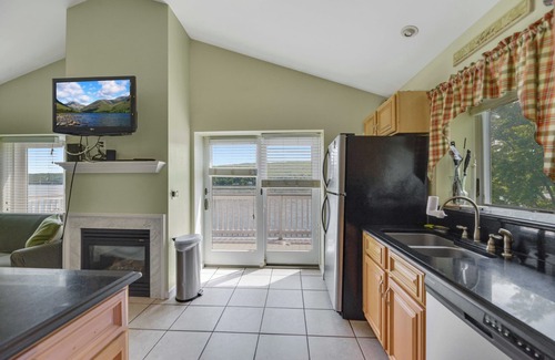 Branchport House | Maison Du Lac: Great Level Lakefront on Keuka Lake!