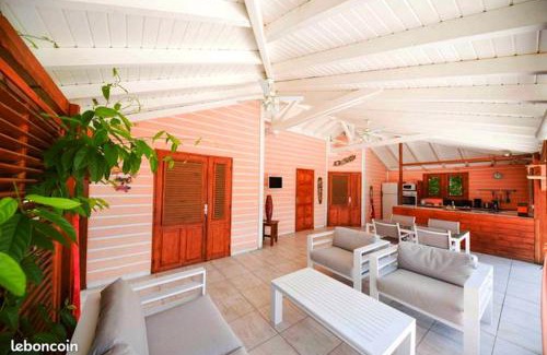 Pointe-Noire House | Maison en bord de mer à Pointe-Noire avec piscine partagée