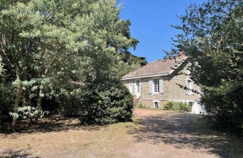 Noirmoutier-en-l'Ile House | Maison en pierre rénovée, 8 couchages, terrasse bois, proche bois de la Chaise - FR-1-224B-162